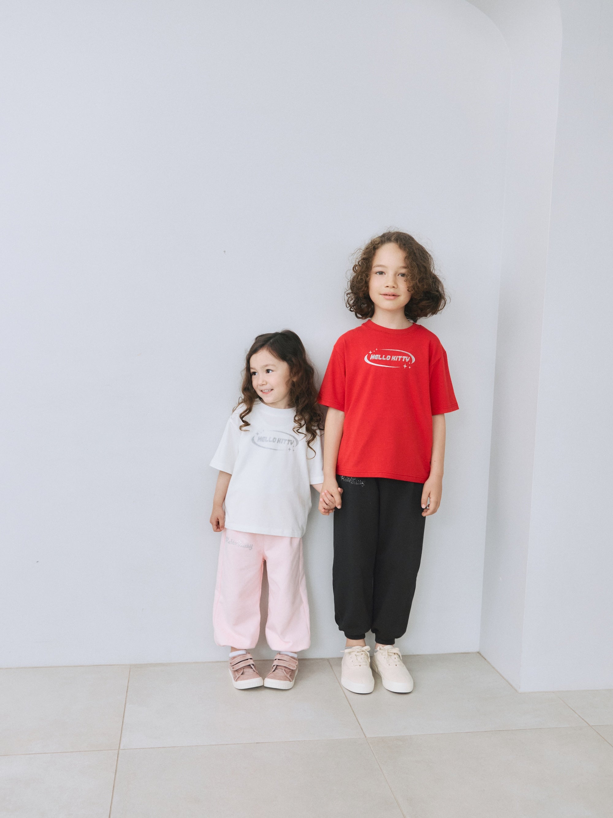 【HELLO KITTY】キッズグリッターTシャツ