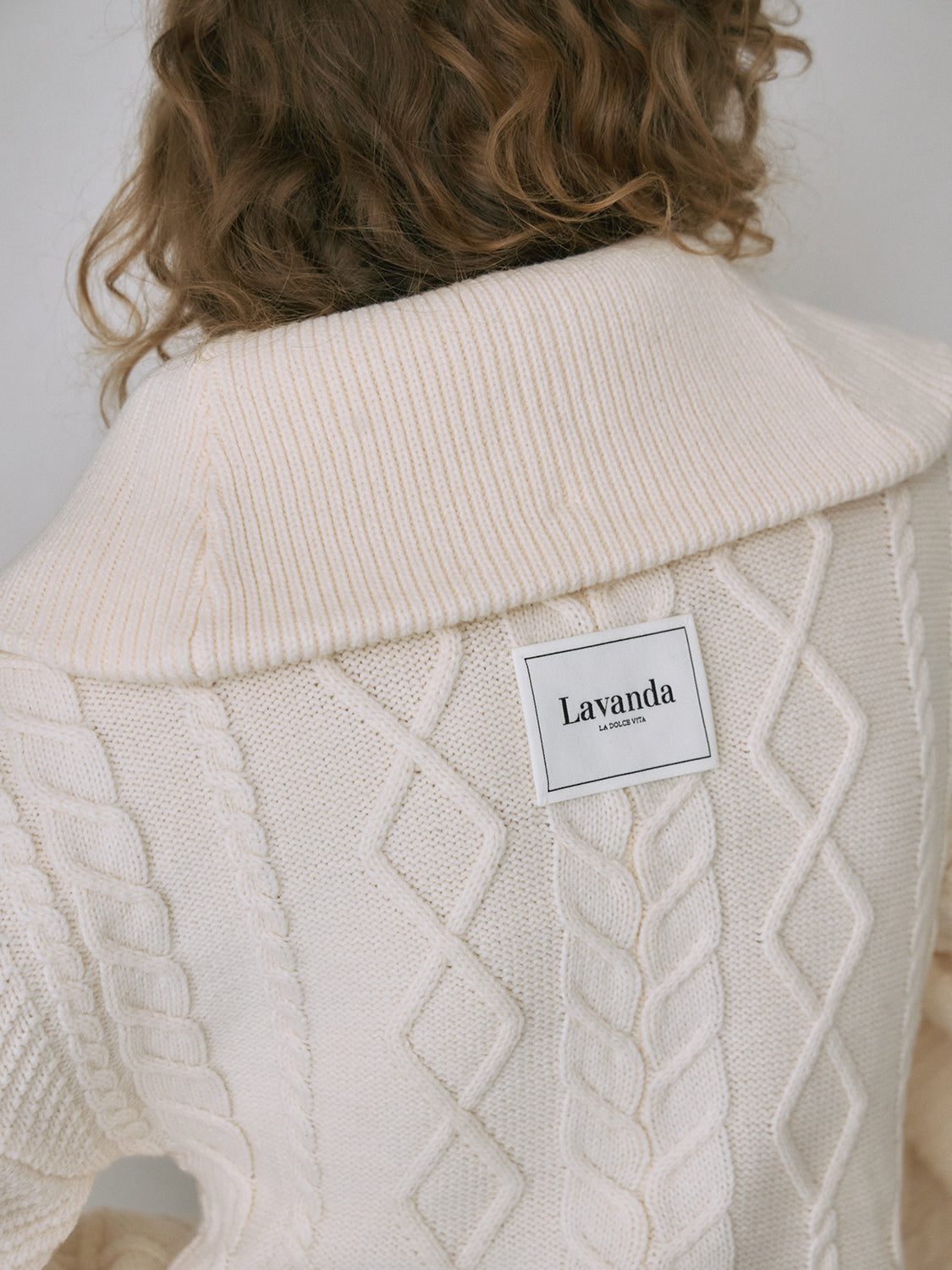 ケーブルニットジップカーディガン