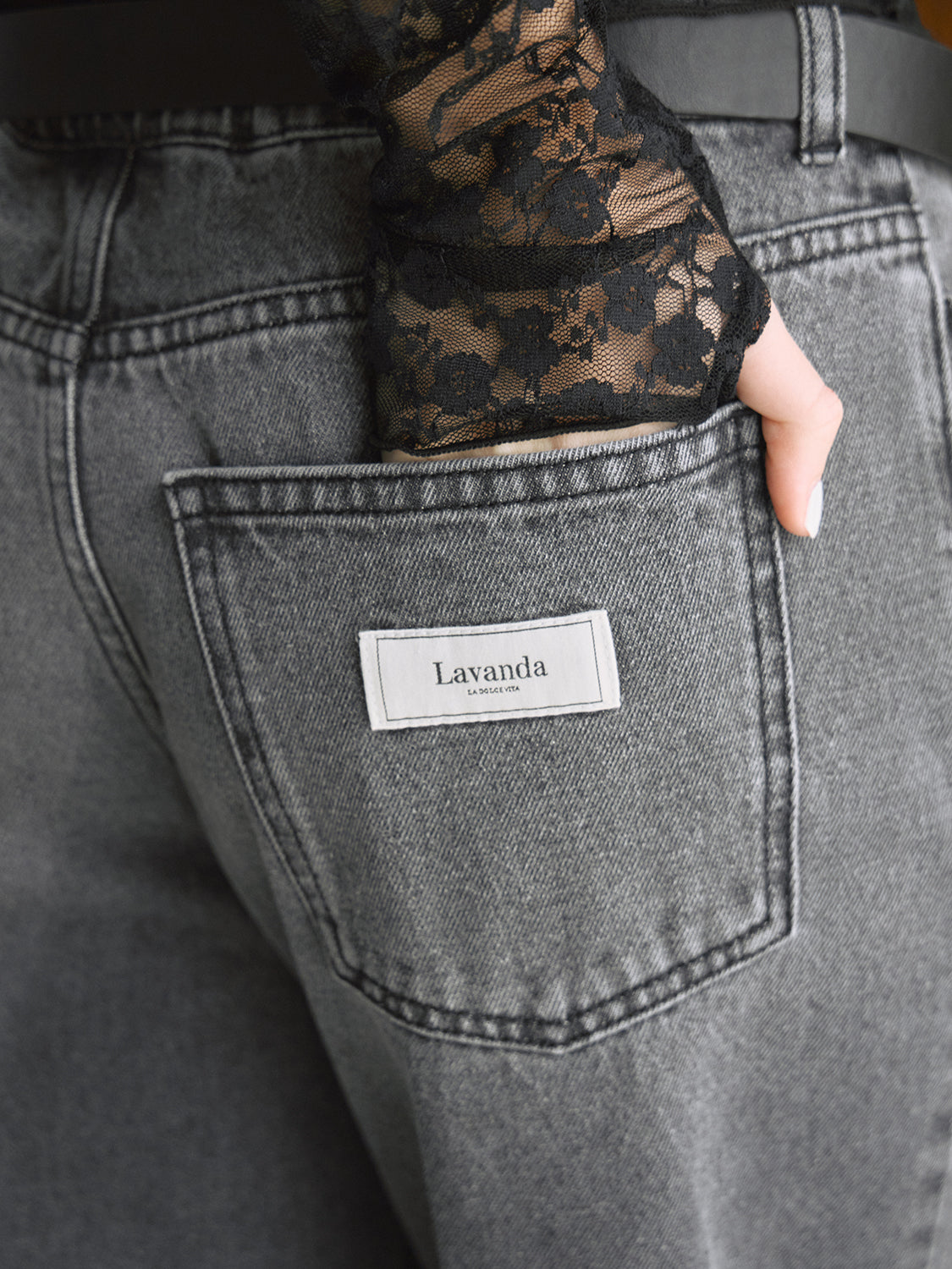 ストレートデニムパンツ