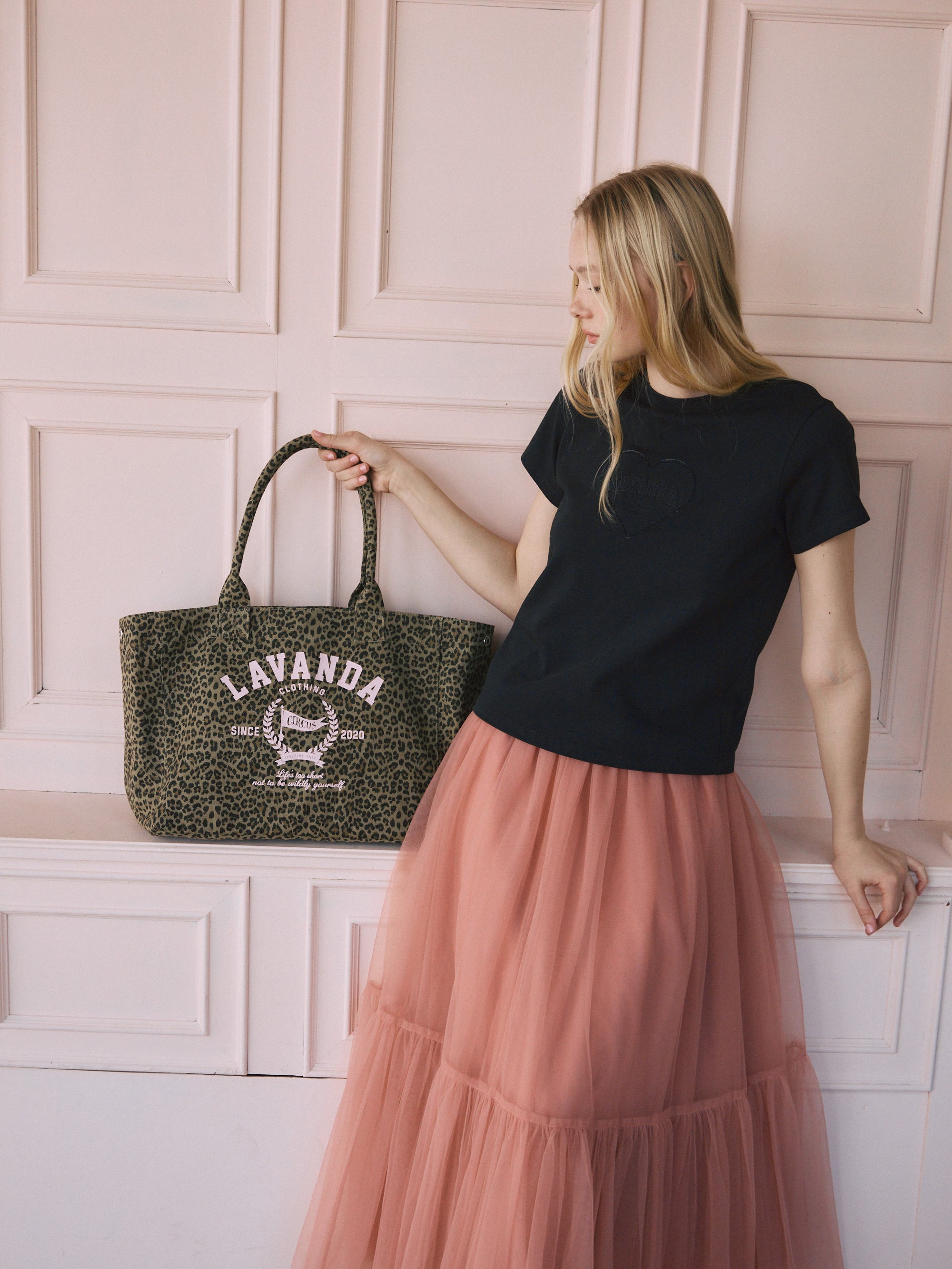 ハートモチーフコンパクトTシャツ