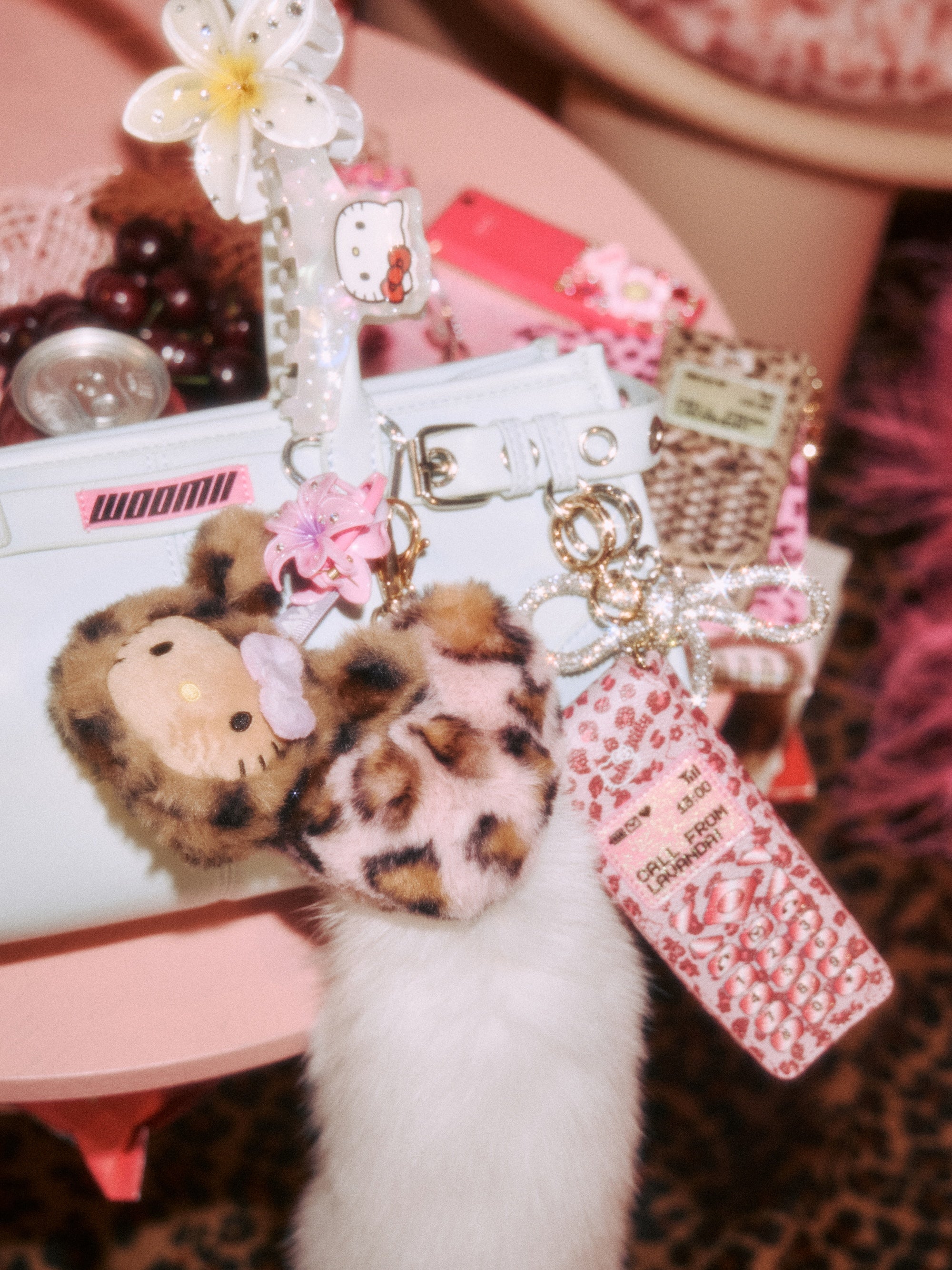 【HELLO KITTY】ガラケーモチーフポーチ
