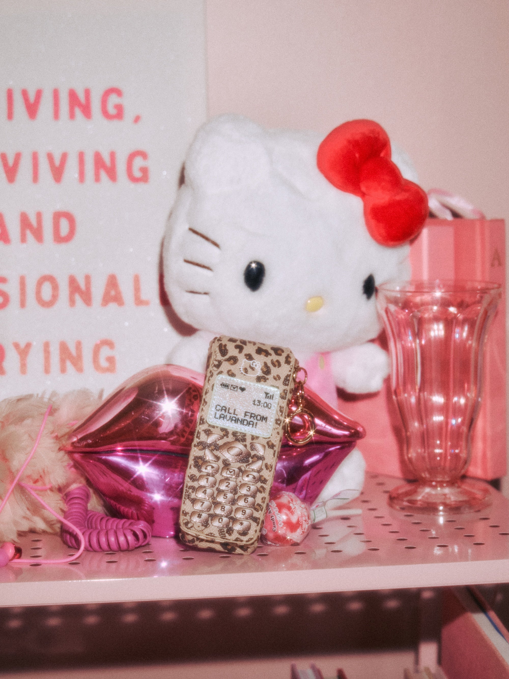 【HELLO KITTY】ガラケーモチーフポーチ