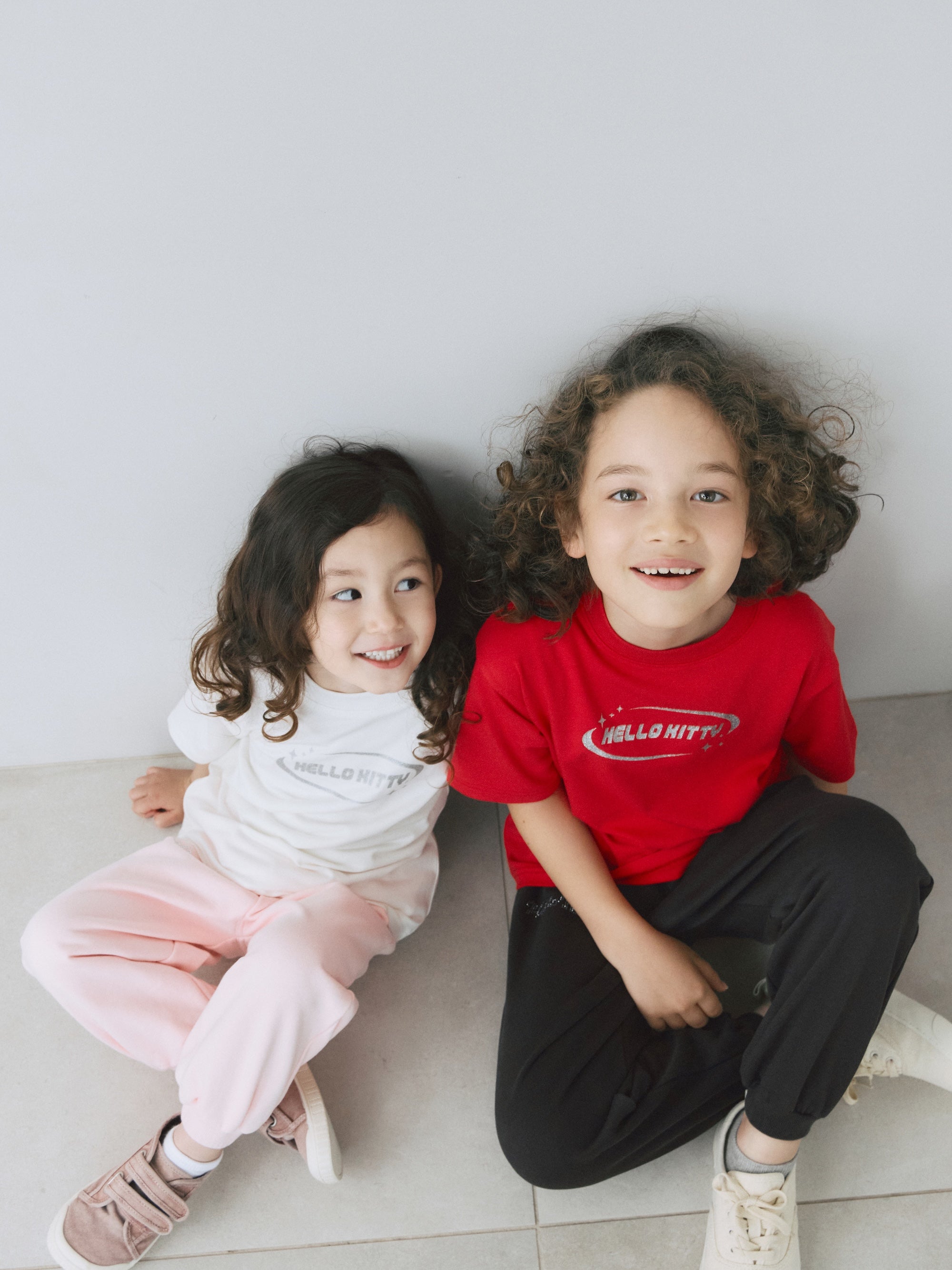 【HELLO KITTY】キッズグリッターTシャツ