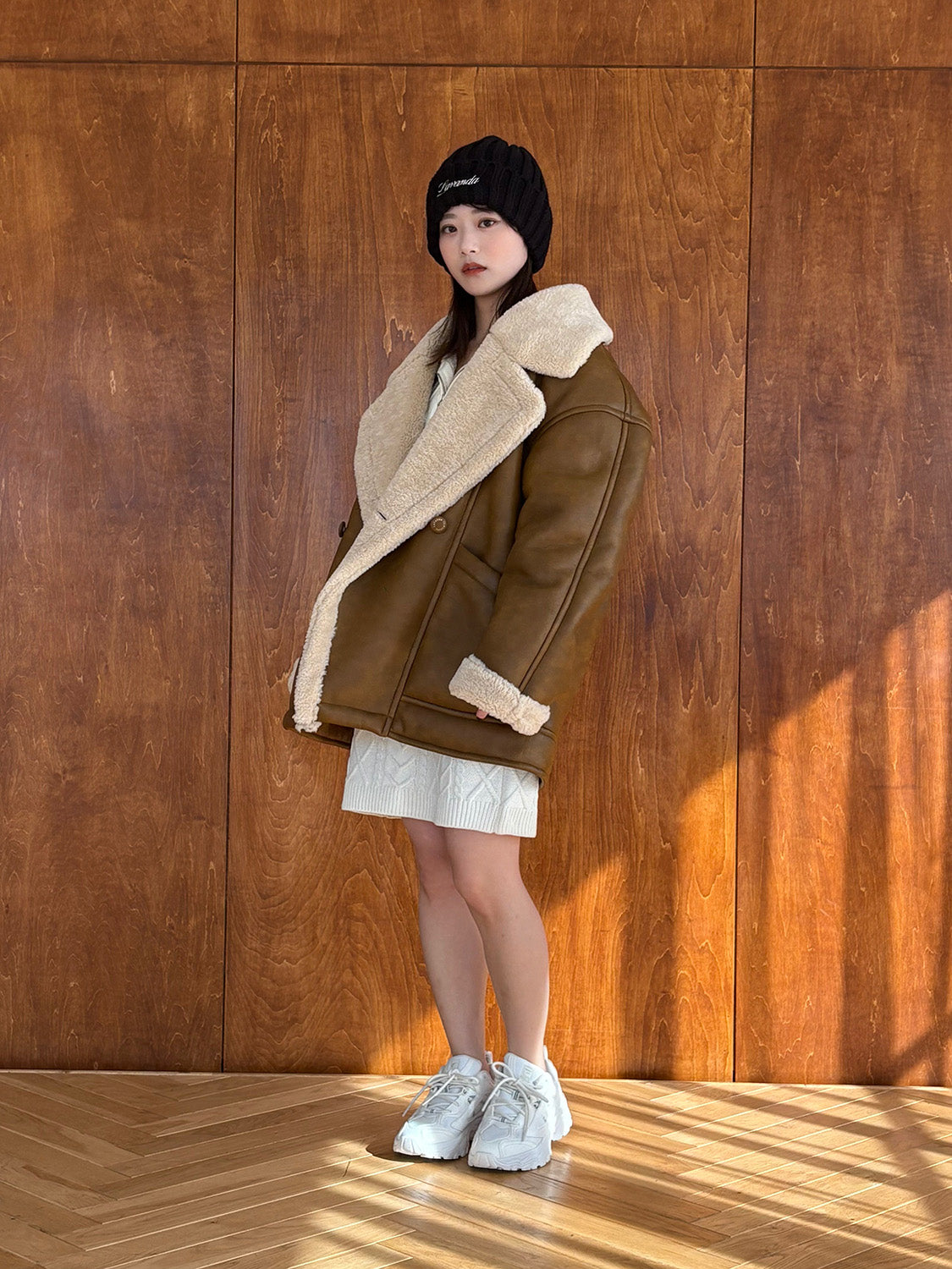 LAVANDA ムートンジャケット トレンドの大人気ムートンジャケットとパールデニムのコーデ🖤🤍 この